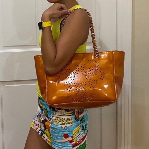 Chanel tote - Picture 10 of 15